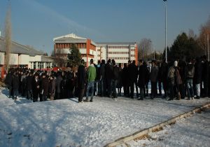 Yine yarışma, yine izdiham..